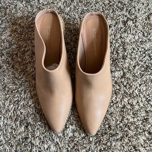 BCBGeneration Demi Mule Heels Cream Size 9